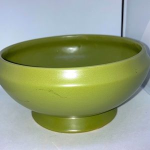 McCoy USA Floraline 466 - 6 Planter / bowl Avocado green ceramic 6 1/4"